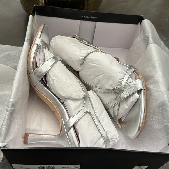 27 EDIT NATURALIZER Vanity Dress Sandal In Silver - Picture 2 of 7